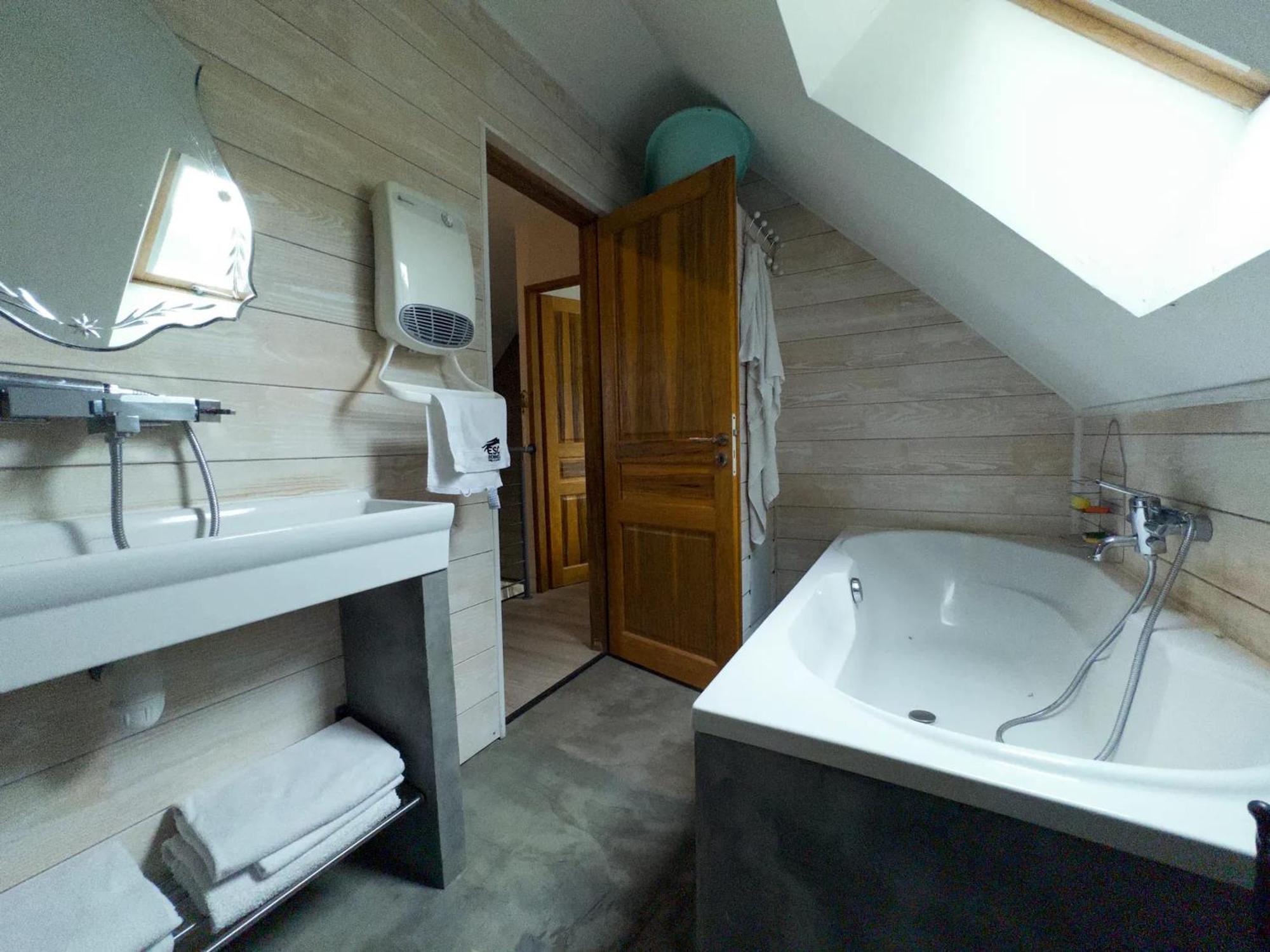 Chalet Chaleureux A Marigny-L'Eglise Avec Vue Sur Lac Et Montagne 外观 照片